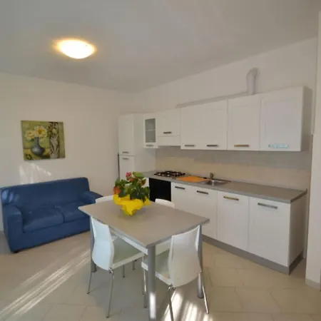 Modern Downtown Flat Near The